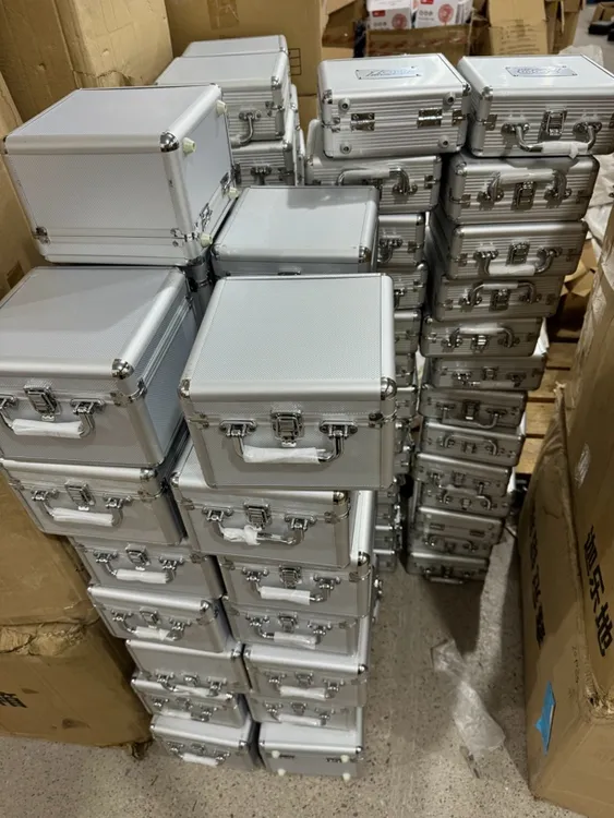 定做外贸铝合金工具箱子(外观有点灰介意勿拍)