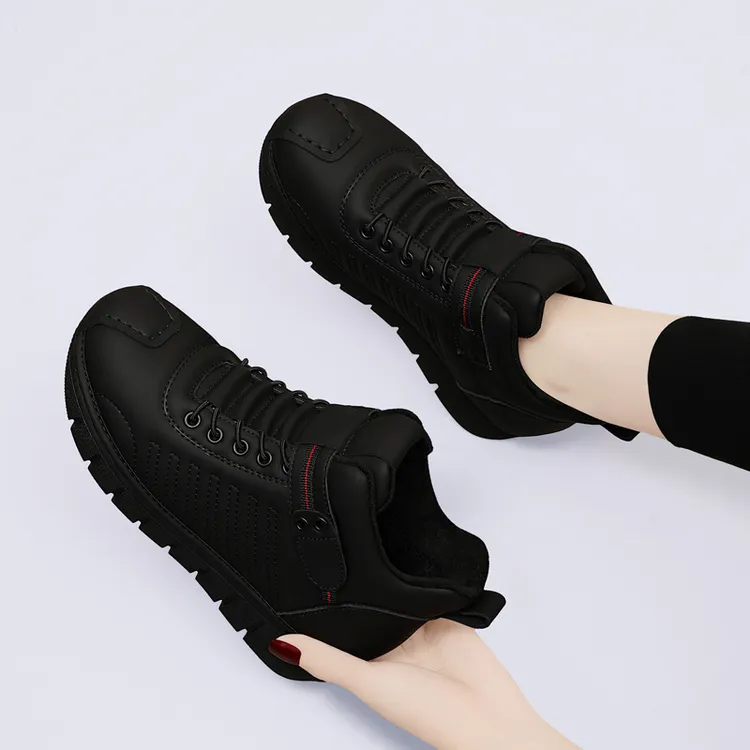 软底妈妈鞋运动鞋秋冬季平底防滑中老年休闲鞋旅游加绒舒适女鞋