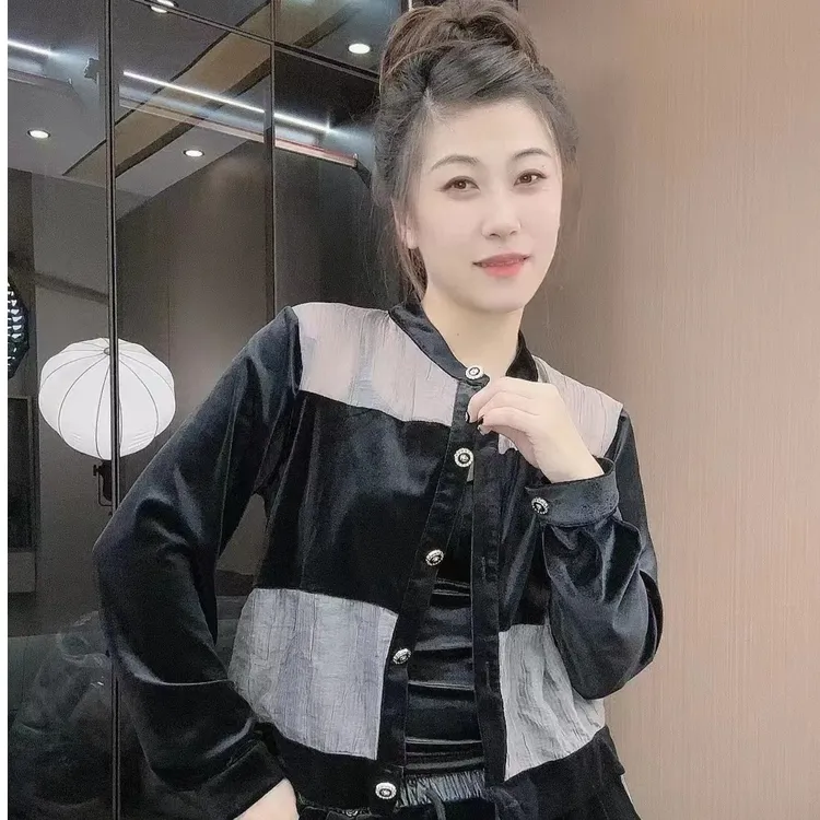 8825早秋高级感欧货黑色丝绒拼接单排扣圆领衬衣外套时尚气质百搭