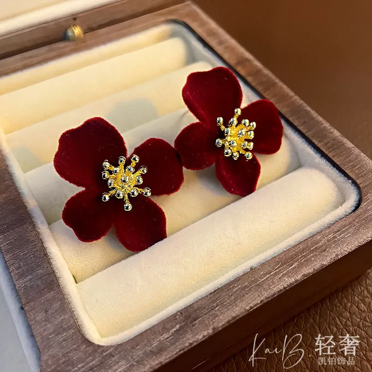 合金布艺耳饰 2024新款 红色山茶花耳钉轻奢小众耳钉 百搭法式ins