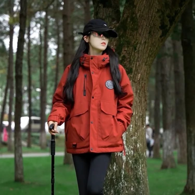 雅鹿优选2025新款短款冲锋衣登山服羽绒服女款冬季加厚情侣防风