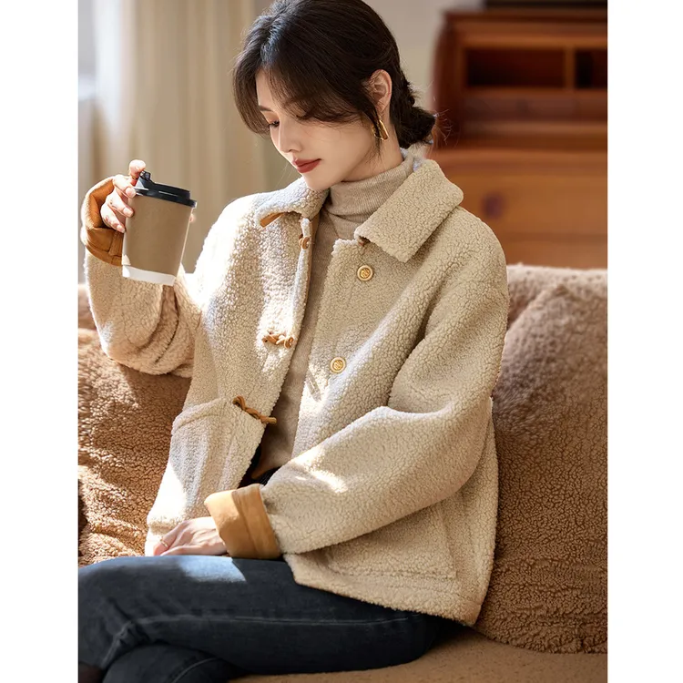 尚静甜美减龄仿羊羔毛外套2025冬季新款小个子厚实保暖皮毛一体