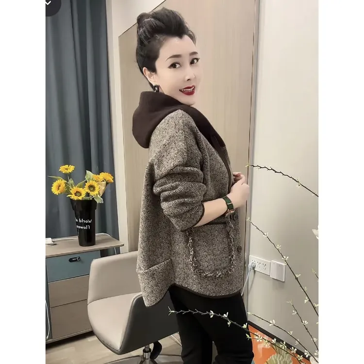短款女中老年妈妈装宽松显瘦毛呢类针织连帽单排扣大口袋长袖外套