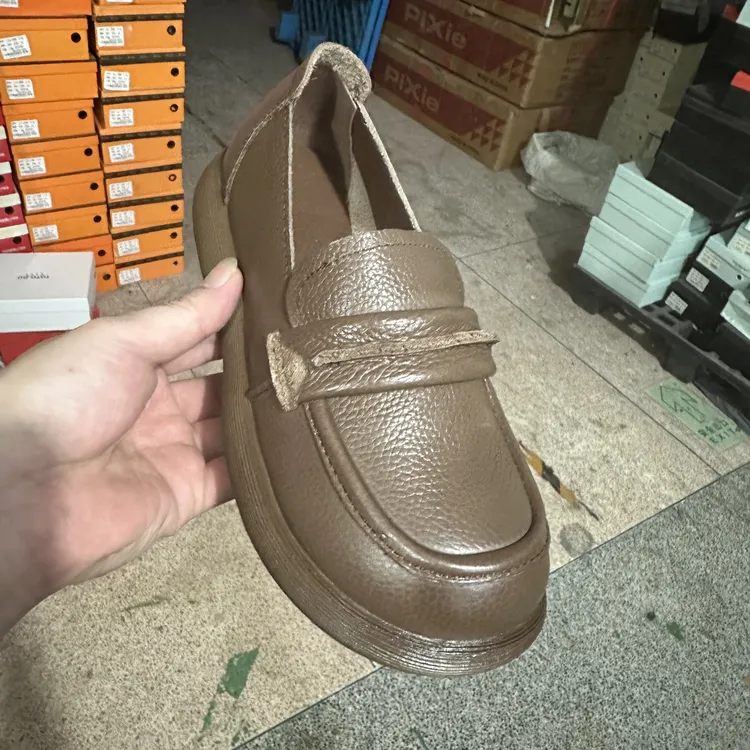 2401头层牛皮单鞋休闲真皮软底妈妈鞋平底春秋舒适百搭复古软面