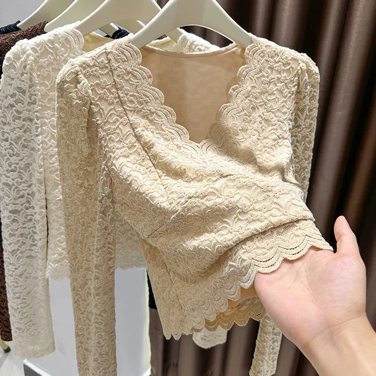 卡其色修身内搭上衣女秋冬爆款长袖加绒加厚显瘦深V领蕾丝打底衫