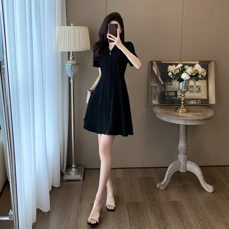 黑色休闲连衣裙女夏季收腰显瘦气质高级感赫本风小黑裙拉链裙子