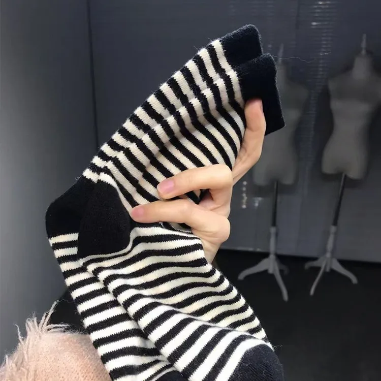 日系简约复古棉质袜子女潮ins堆堆袜子黑白色条纹百搭女士中筒袜