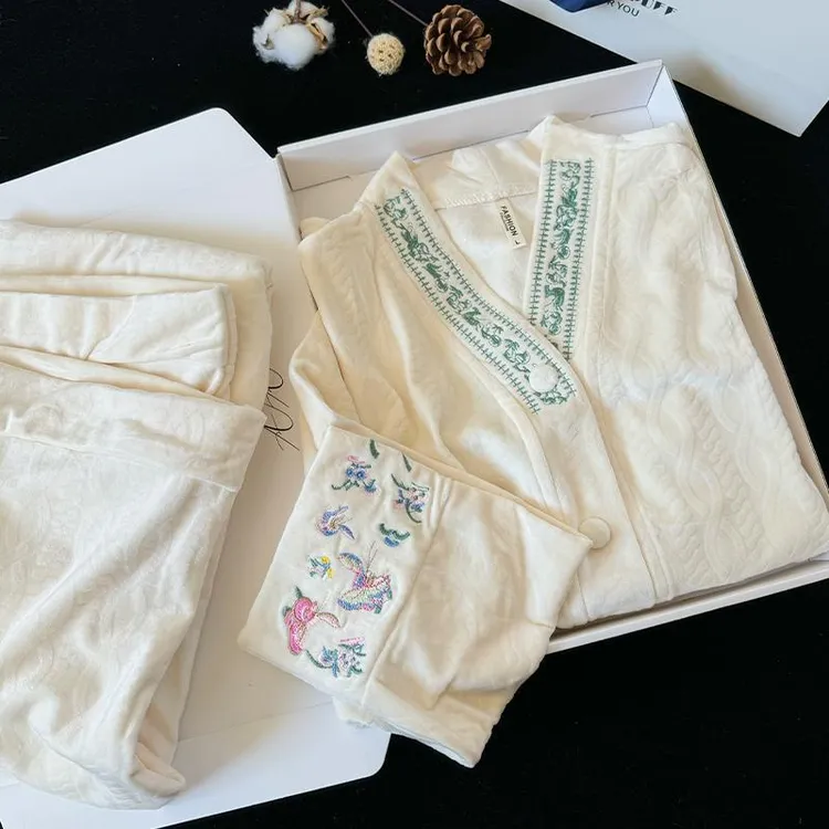 精致绣花海岛绒睡衣女秋冬女生保暖加绒高级复古家居服两件套装