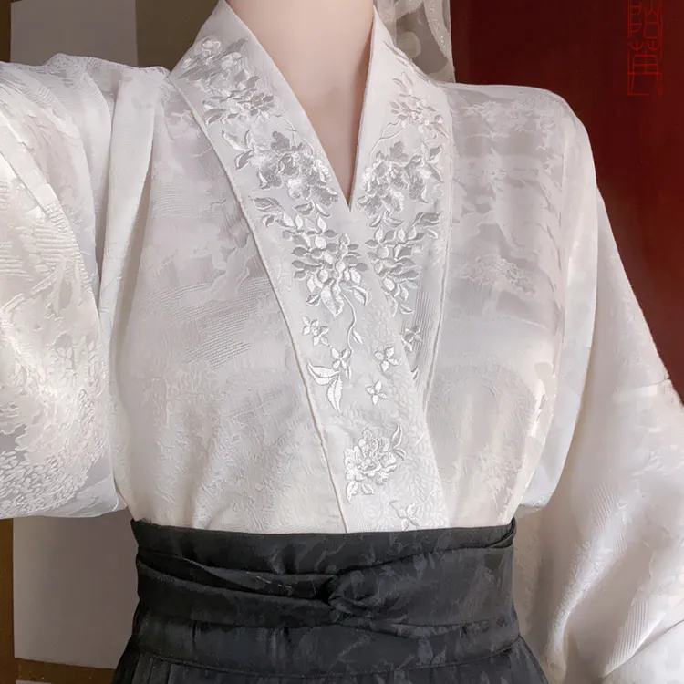 花沐记原创汉服女宋制交领暗纹飞机袖日常汉元素国风提花上衣