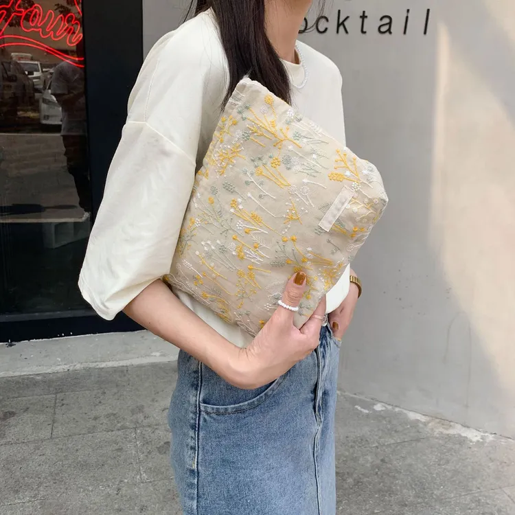 吉祥草精致刺绣碎花化妆包女生收纳袋随身便携大容量零钱包百搭款