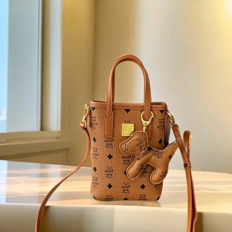 2025女包轻奢品牌高级迷你托特竖版水桶质感小众设计感薯条斜挎包