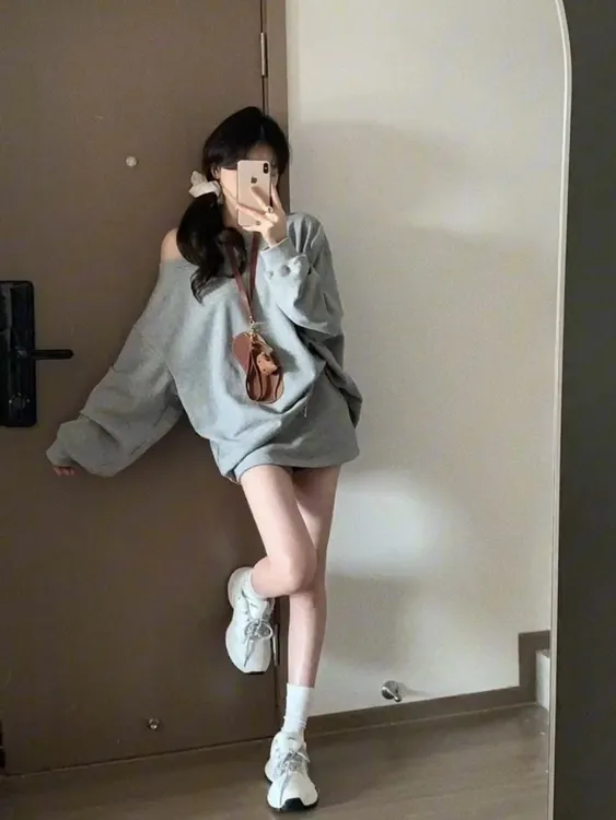 时尚初秋款圆领套头休闲宽松长袖短裙裤套装