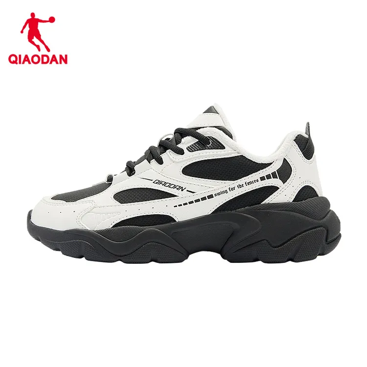 中国乔丹女休闲棉鞋百搭冬季新品高帮加绒保暖老爹鞋黑色运动鞋子