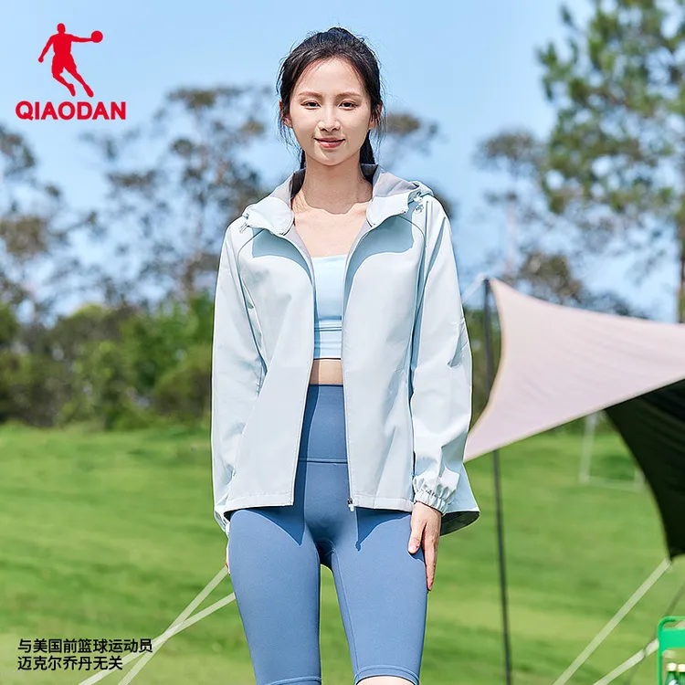 中国乔丹连帽梭织风衣女生2025秋季运动单层防风运动户外登山外套