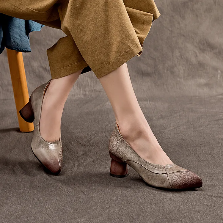 新中式尖头压花浅口女跟鞋百搭复古粗跟软底舒适套脚民族风牛皮鞋