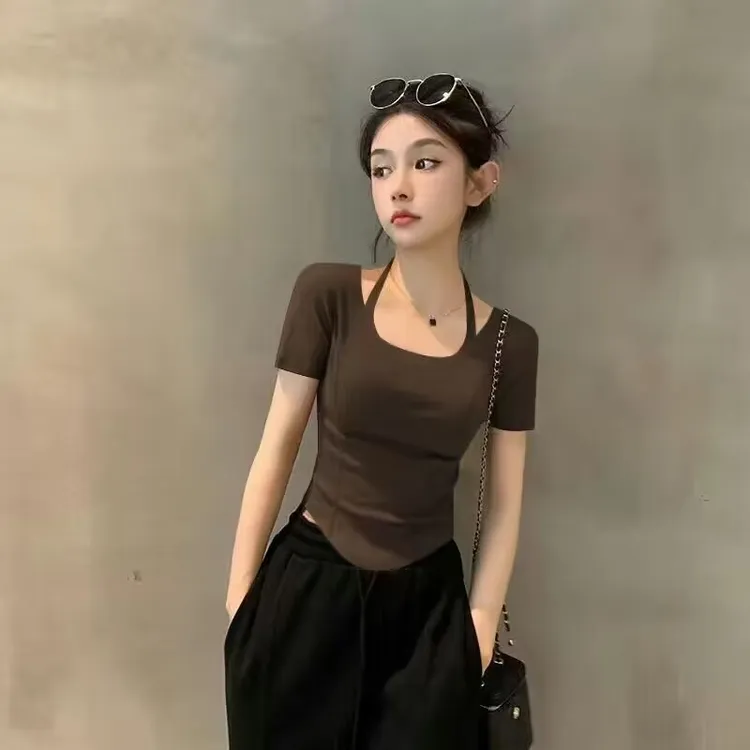 2025新款夏季咖色短袖T恤女挂脖不规则下摆短款正肩螺纹薄款上衣