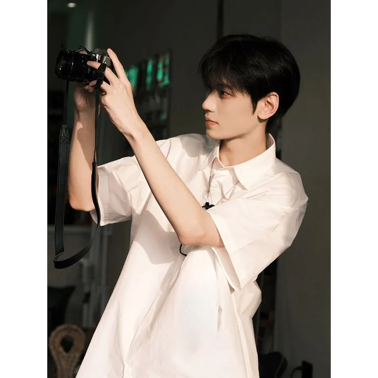 白色日系衬衫男短袖少年感潮牌潮流上衣夏天薄款纯色百搭休闲衬衣