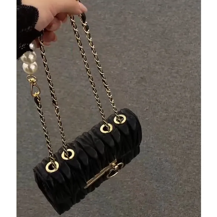 今年流行高级质感小方包褶皱新款单肩黑色珍珠带皮链条小包包女包