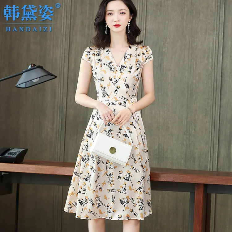 杭州桑蚕丝重磅真丝连衣裙夏中长款2025高端品牌印花V领修身裙子