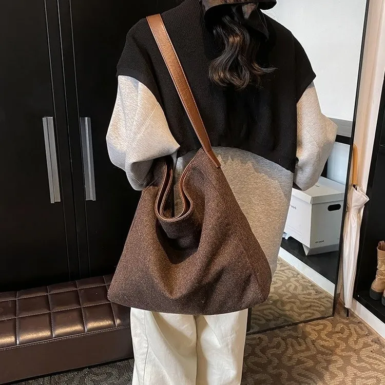 新款单肩包简约毛呢通勤大容量包包百搭休闲韩版小众