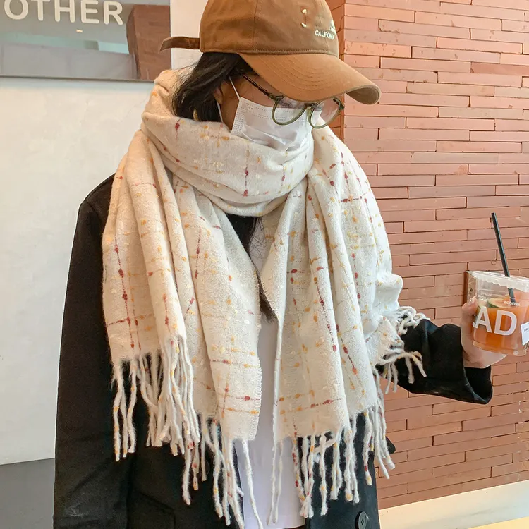 新款仿羊绒格纹流苏披肩女士秋冬百搭学生加厚围脖圈圈纱格子围巾