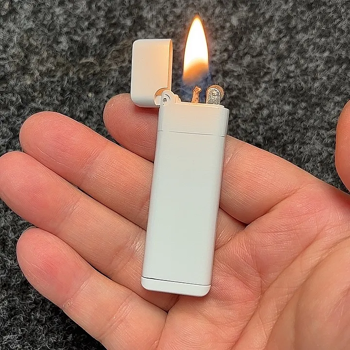 轻薄煤油打火机 迷你砂轮煤油打火机 经典怀旧打火机 包邮