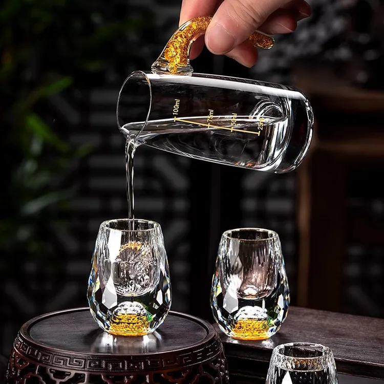 中式白酒杯家用带杯架创意切面金箔水晶分酒器高档一口杯小子弹杯