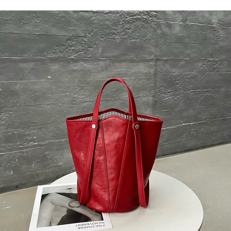 今年流行爆款手提红色新娘结婚包女2025新款秋冬高级感小众水桶包