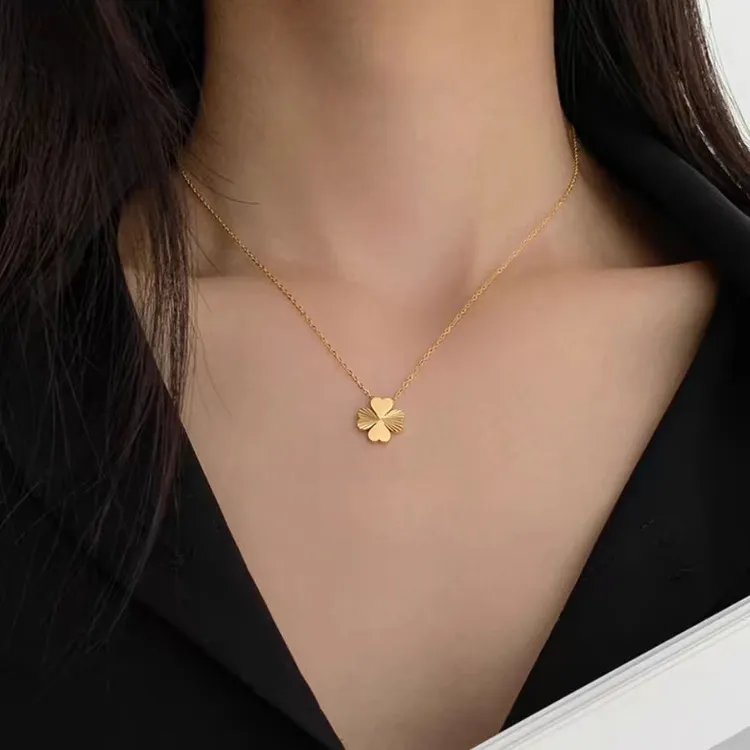 钛钢项链 钛钢项链新R26爱心四瓣花项链女不掉色新款锁骨链时尚