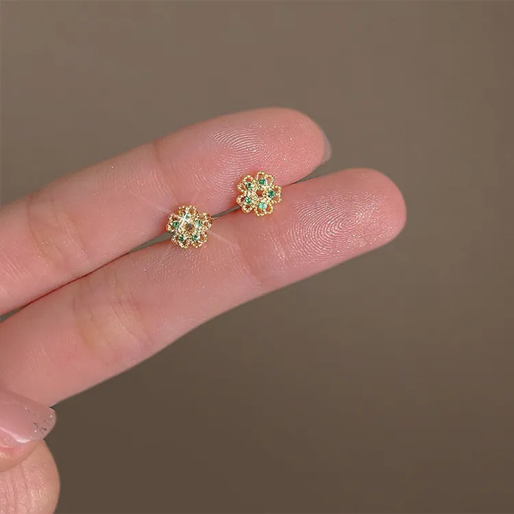 铜合金耳饰 迷你法式复古镂空花朵925银针镀14K精致小巧百搭耳钉