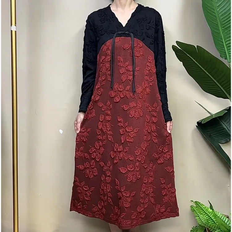 秋季新品 泡泡棉立体浮雕花V领连衣裙