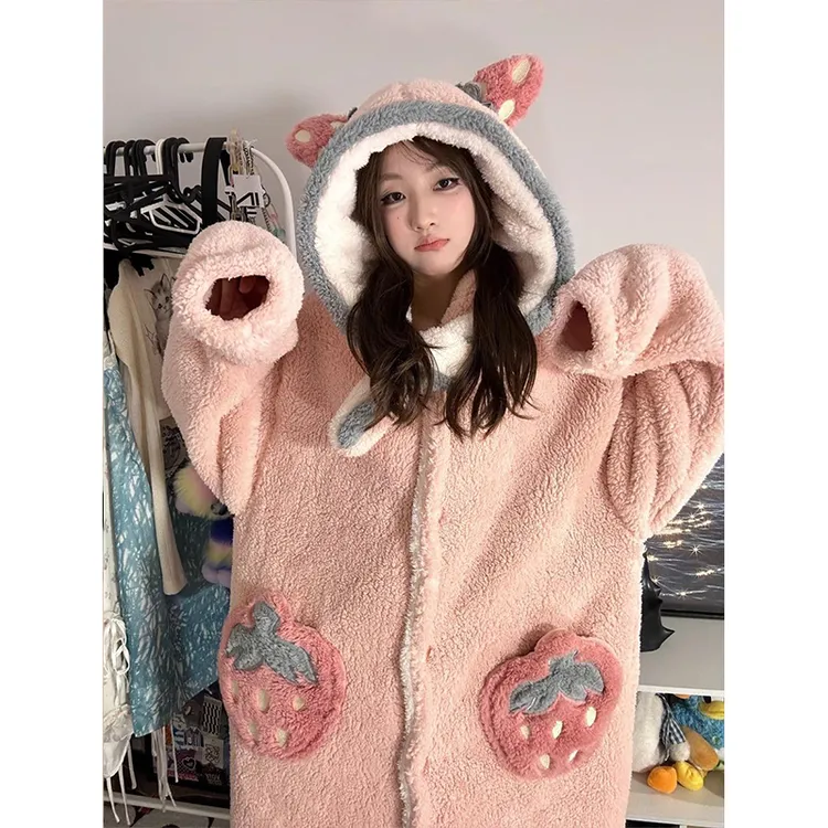网红风草莓连帽珊瑚绒睡衣女款2024冬季加厚加绒大码居家睡袍浴袍