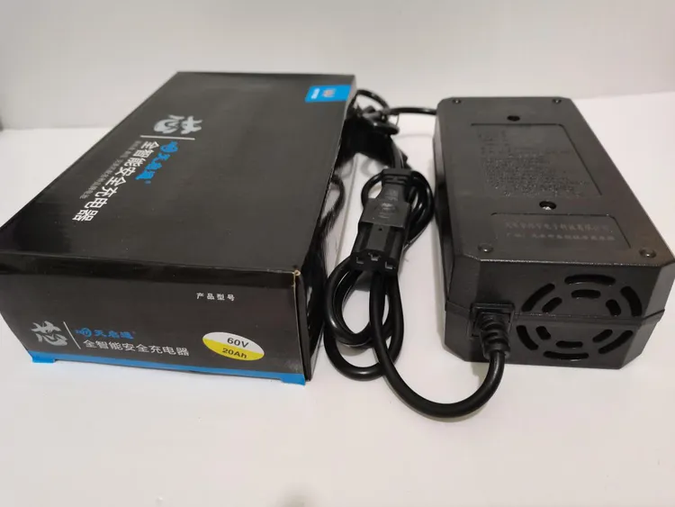 天启通充电器二轮电动车三轮休闲车免维护充电器60V20安
