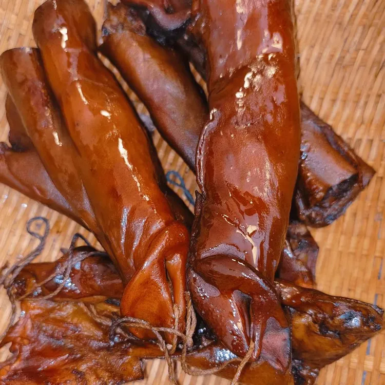 湖南农家米糠谷壳烟熏腊猪拱嘴  干锅爆炒