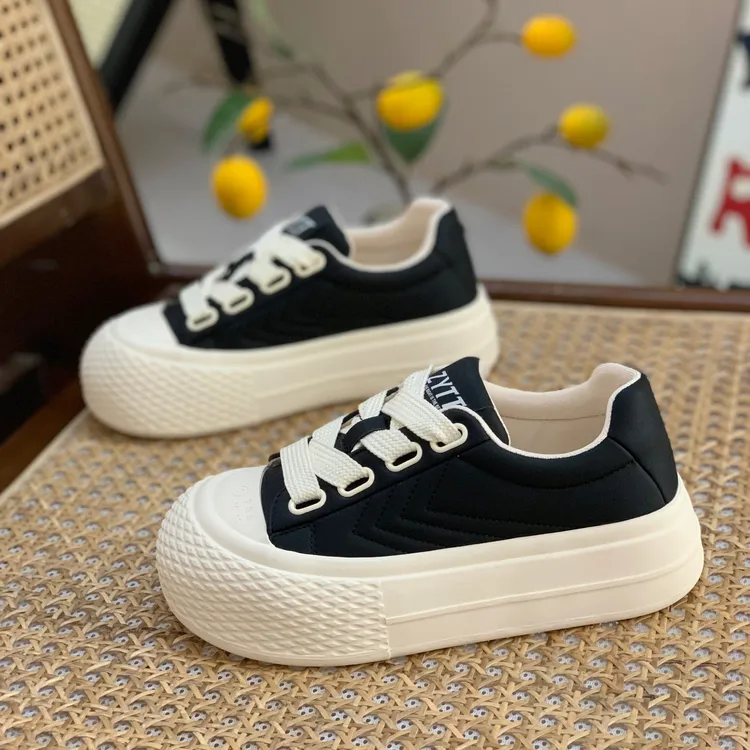 真皮小白鞋女网红爆款配裙子面包鞋2025秋季新款厚底增高百搭板鞋