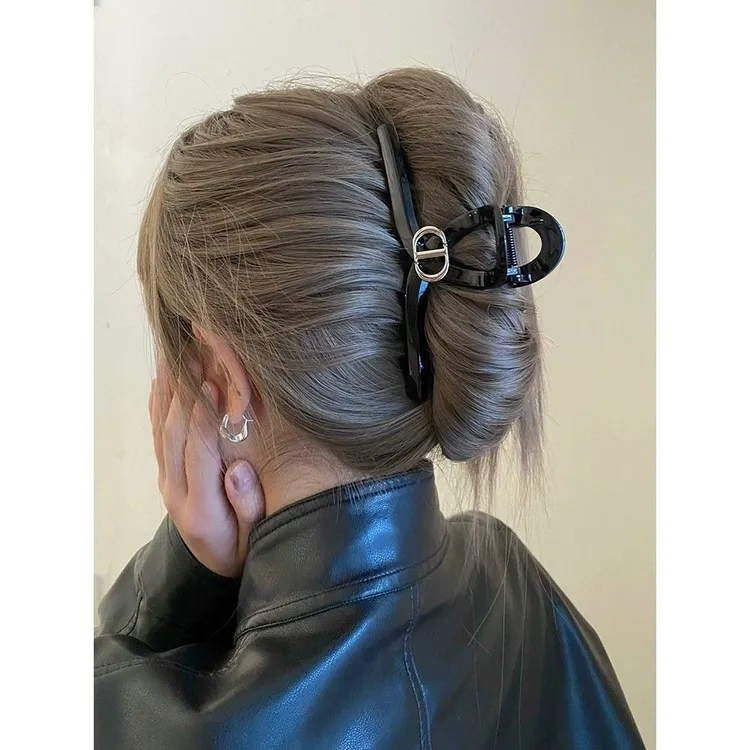 Busan潮流时尚金属字母大号抓夹简约百搭黑色高级感头饰鲨鱼夹子