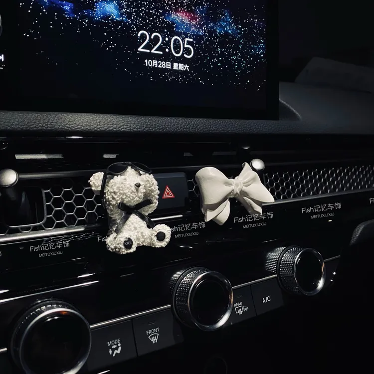 车载香熏ins白色系小熊蝴蝶结汽车空调出风口装饰香水扩香石高档