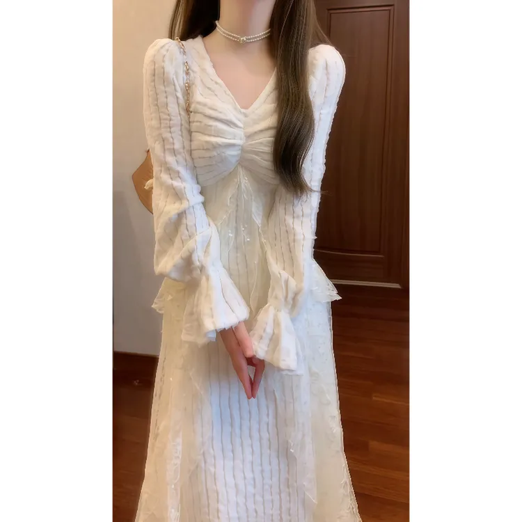 【踏雪】秋冬季法式温柔风荷叶边蕾丝拼接厚款绒感针织连衣裙89108