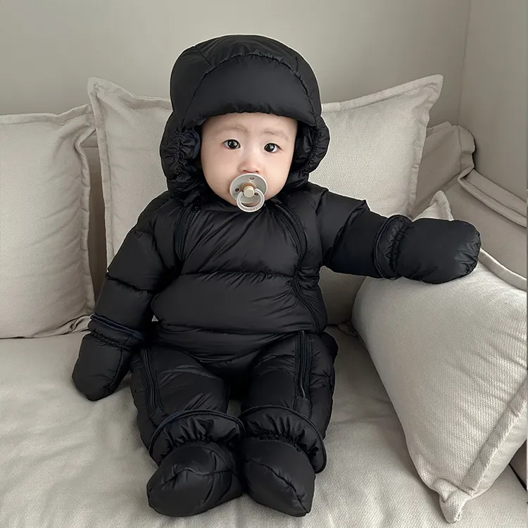 新生婴幼儿羽绒服连体衣冬季外出服0-1岁男宝宝冬装轻薄外出抱衣2