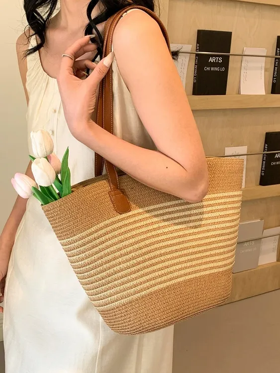 大号草编大容量托特海边休闲度假女新款撞色水桶小众便携包