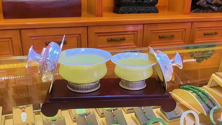 仁布玉乳白色加盖一整套