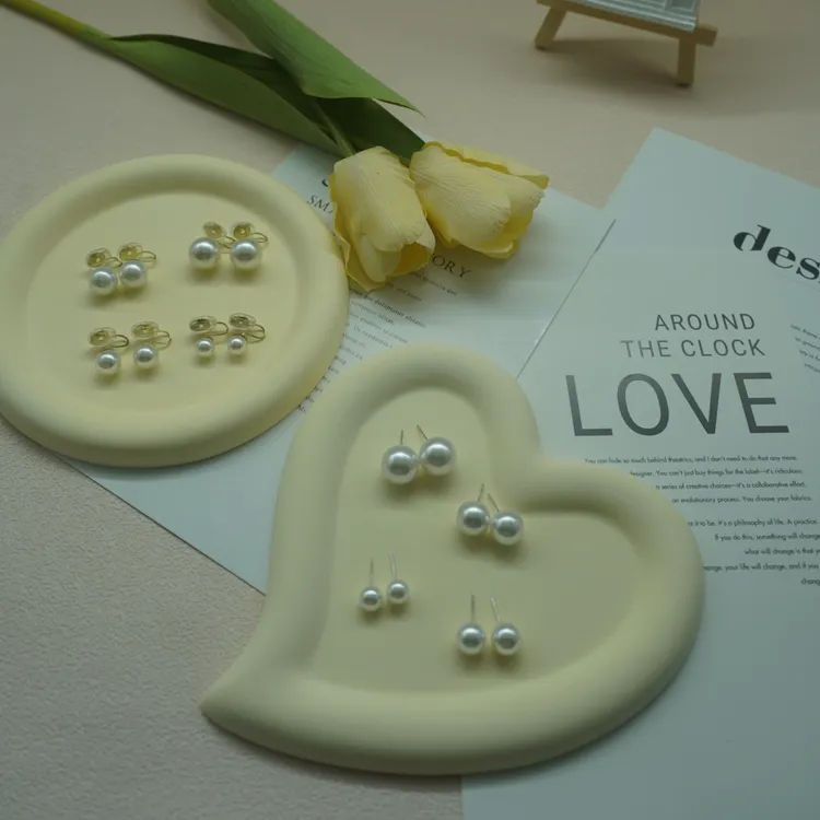 铜合金仿珍珠耳饰 气质百搭法式简约精致经典优雅圆珠耳钉耳夹