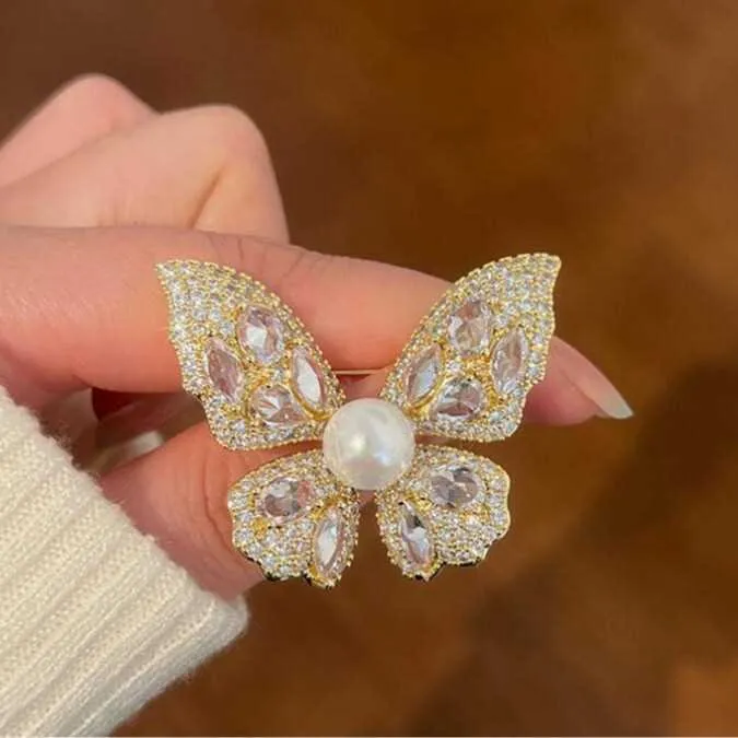 合金胸针 轻奢爆闪蝴蝶满钻胸针优雅女奢华大气胸花精致百搭配饰