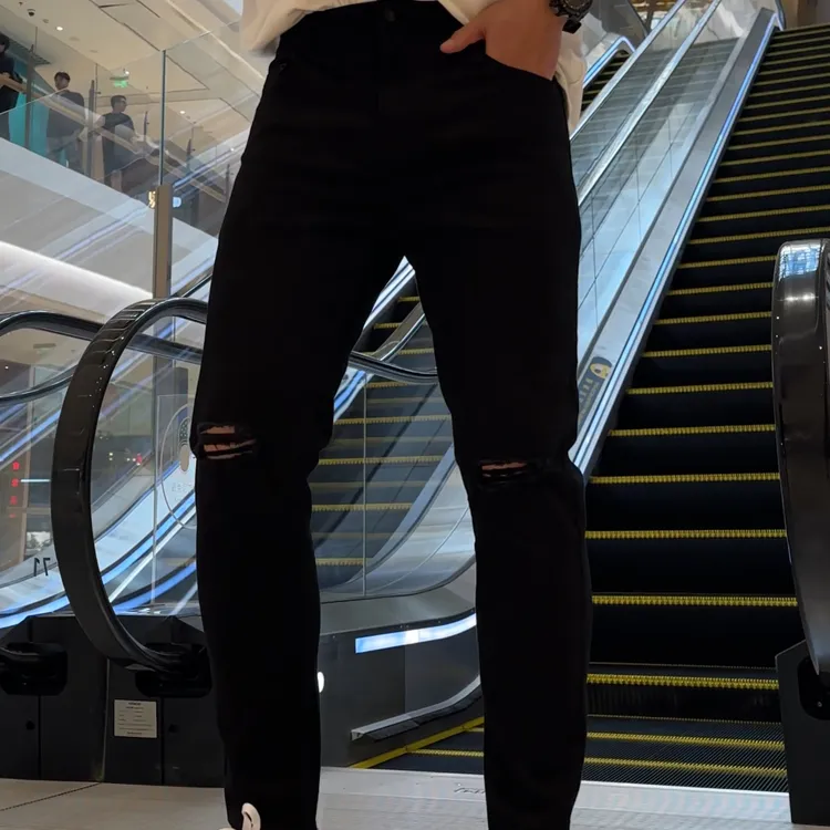 2024春夏九分男士黑色破洞牛仔裤百搭休闲修身小脚裤