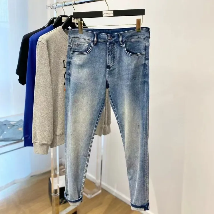 2025春夏男士牛仔裤高端轻奢弹力舒适浅蓝色修身小直筒长裤