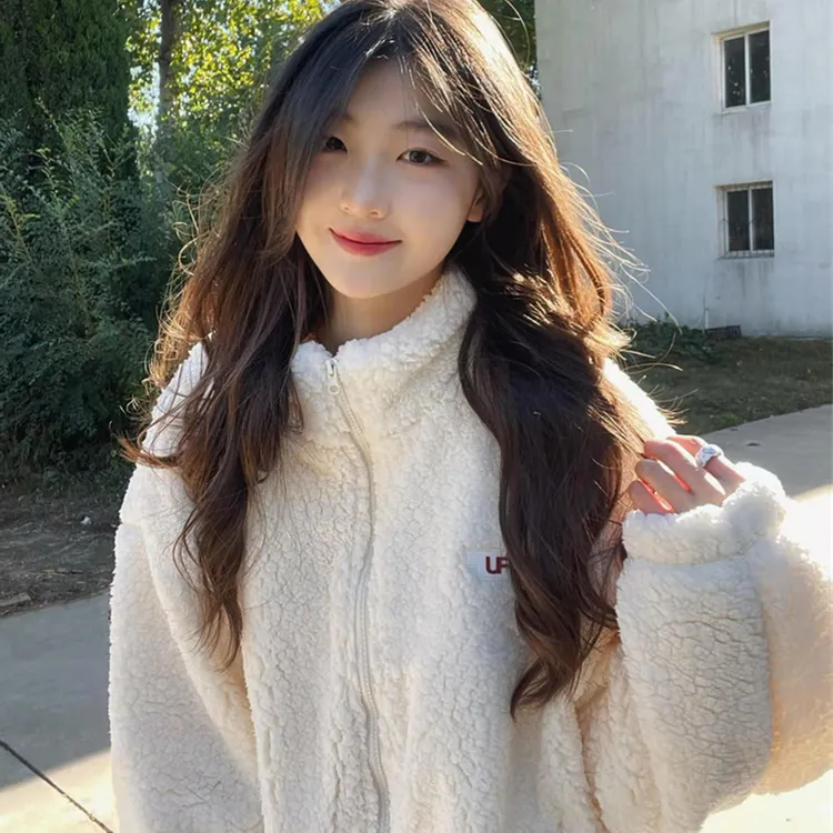 白色羊羔绒立领外套女秋冬季设计感小众羊羔绒加厚保暖学生棉服潮