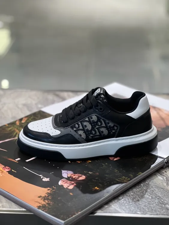 伟健男装-秋冬新款休闲鞋时尚潮流百搭系带