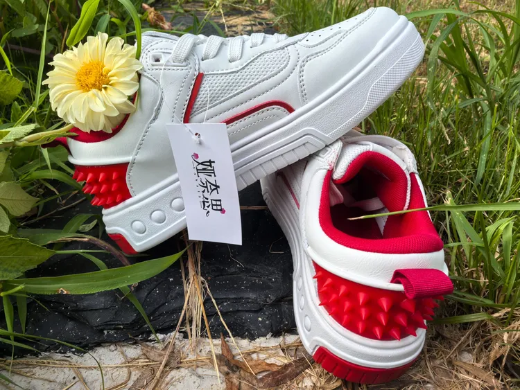 娅奈思2024年高奢经典时尚休闲运动潮流百搭男女情侣厚底板鞋