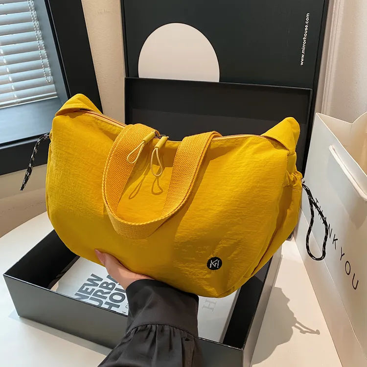 【优礼】超轻便运动斜挎饺子包健身大容量通勤百搭潮流单肩包大容量