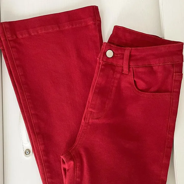 红色微喇牛仔裤女秋冬加绒2025加厚高腰显瘦弹力提臀马蹄喇叭裤子